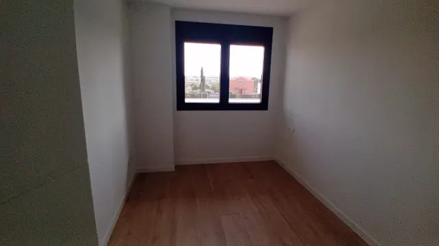 PISO DE NUEVA CONSTRUCCIÓN EN ZONA DE CIUTAT JARDÍ — 37