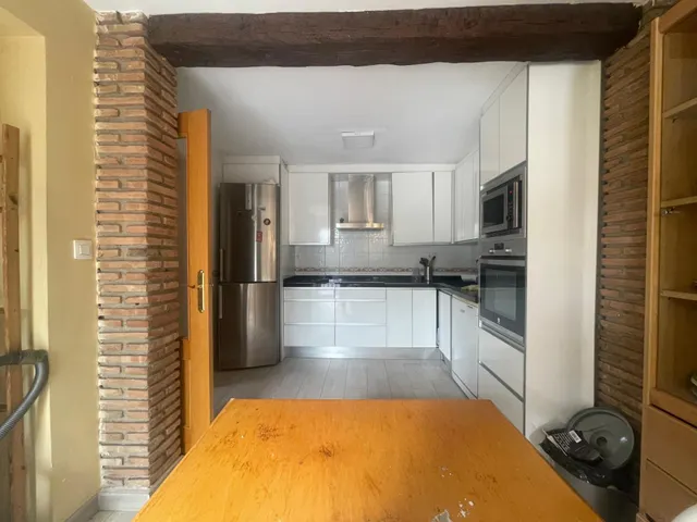 Amplia habitación  en Granada, Ideal para Estudiantes — 8