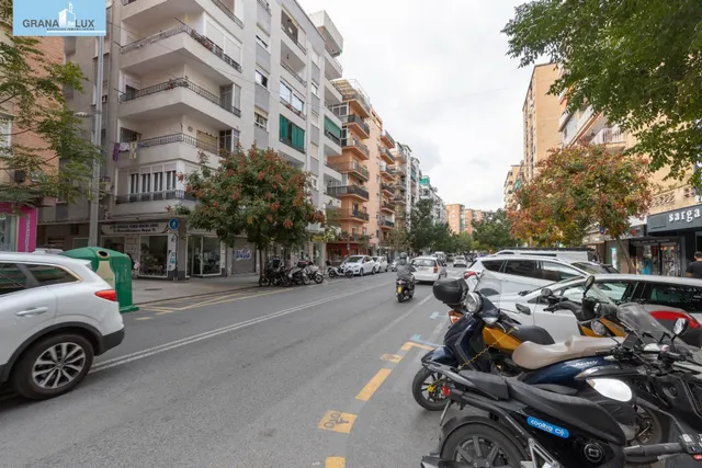 Piso de 3 dormitorios en calle milán, zaidín | muy luminoso y con gran potencial — 34