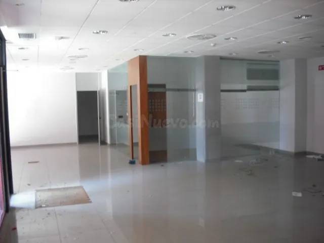 Local comercial en Calle Luis de Madrona, 1. Alcalá de Henar - foto 2