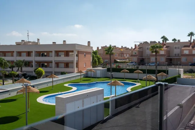 ADOSADO CON TERRAZA PRIVADA, PISCINA Y JARDÍN EN GRAN ALACANT!! — 3