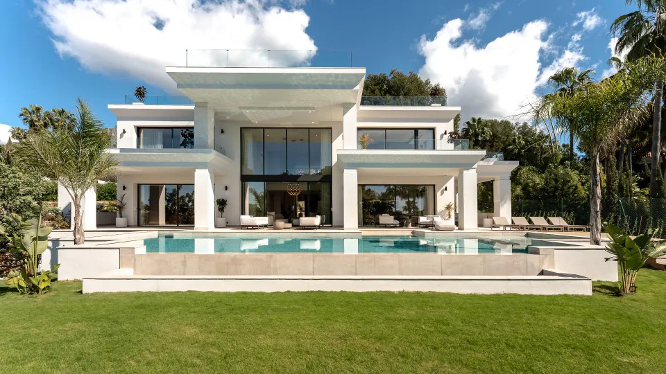 Moderna villa de lujo en la prestigiosa urbanización de Sierra Blanca, Marbella
