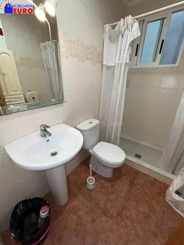 Local comercial TOTALMENTE ACONDICIONADO con casa de madera - foto 5