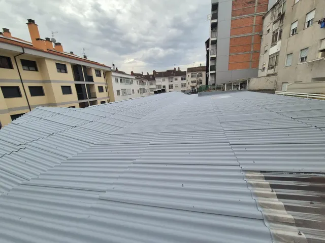 OPORTUNIDAD PARA INVERSORES Y CADENAS: MACROLOCAL DE 864 M2 UTILIDAD REAL EN LA AV. DE SANTIAGO (OURENSE) — 23