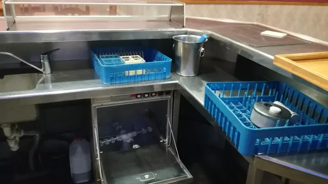 Bar en funcionamiento. Ave maría — 12