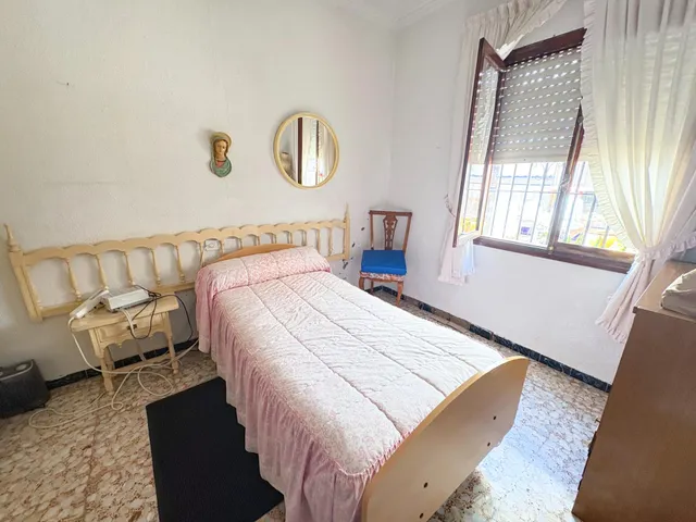 Casa con gran potencial y parcela de 225 m2 en el centro de Los Montesinos — 12