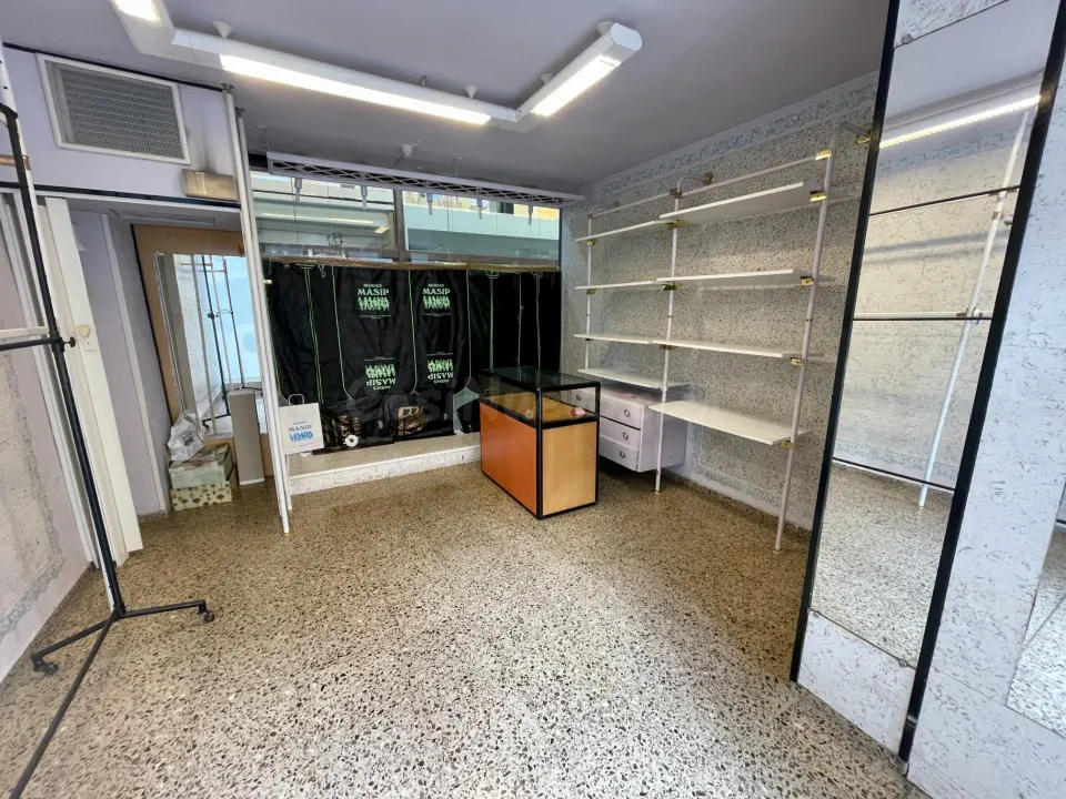 Local comercial en la plaza central del Benicentro