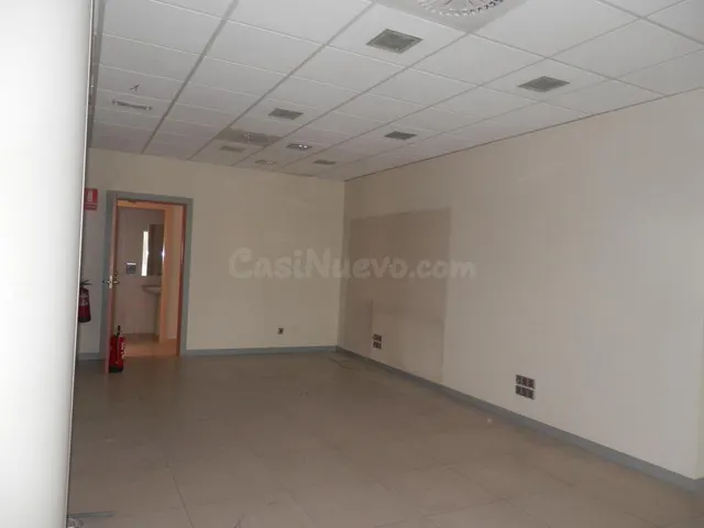 SE VENDEN LOCALES COMERCIALES EN TERRASSA, ZONA LES ARENES - foto 4