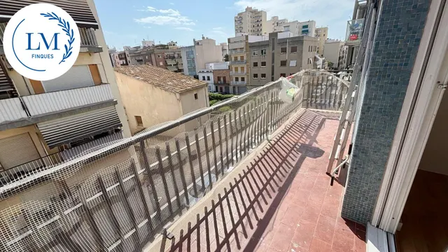 ¡Luminoso piso con gran balcón en pleno centro de Vilanova i la Geltrú! — 6