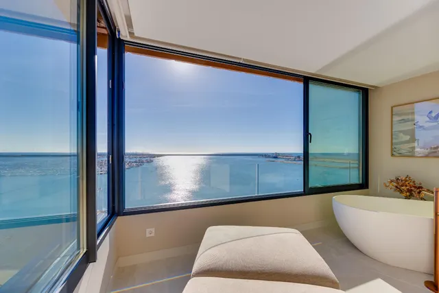 Exclusivo apartamento en primera línea con vistas panorámicas al mar — 37