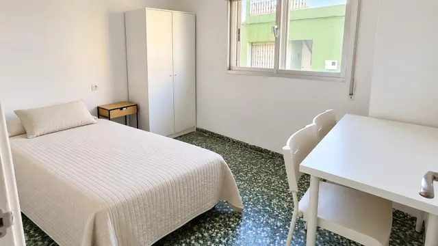 OPORTUNIDAD: Apartamento Semireformado — 13