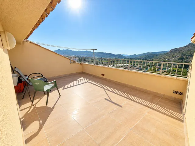 Piso Junto a Esquina del Convento — 25