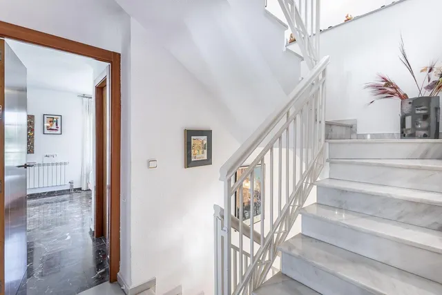 CASA PAREADA EN LA ZUBIA CON PISCINA, ZONA DE BARBACOA Y JARDÍN — 32