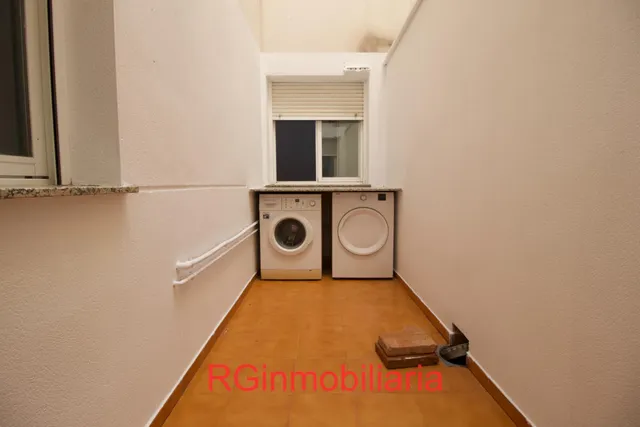 Apartamento 2 habitaciones, patio, trastero y zona aparcamiento. — 17