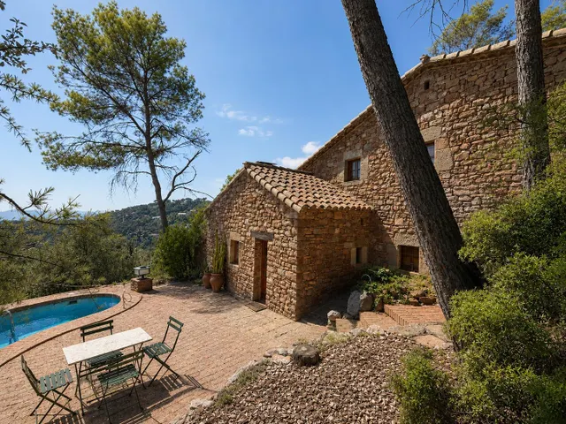 UNA MASIA D'ENCANT PER A VOSALTRES — 9