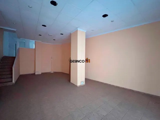LOCAL COMERCIAL BIEN SITUADO — 3