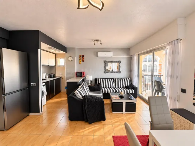 Apartamento con vistas al mar en venta en Torrevieja - foto 5