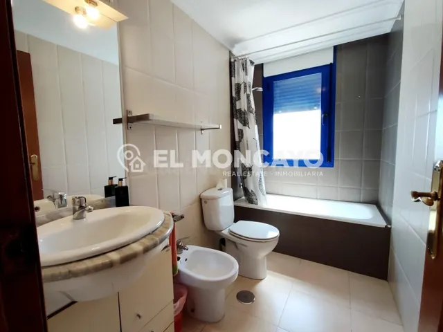Fantástico apartamento con vistas al mar en Torrevieja, Alicante — 23