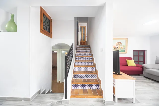 Ponemos a la venta este precioso y peculiar chalet con piscina privada. — 50