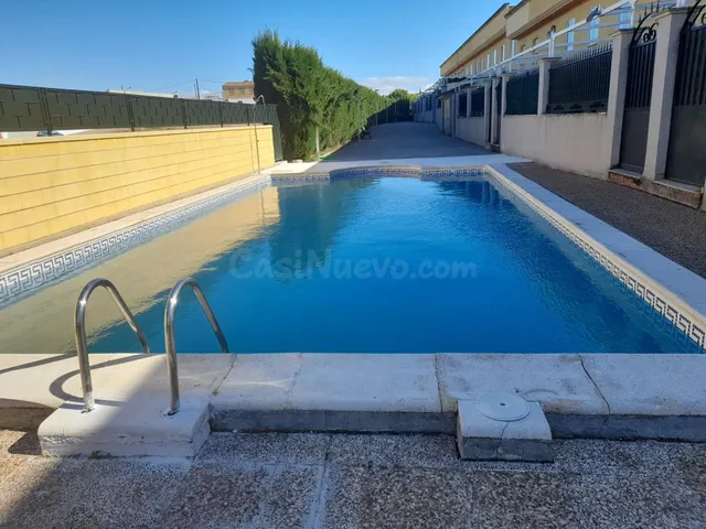 Unifamiliar con piscina comunitaria - foto 2