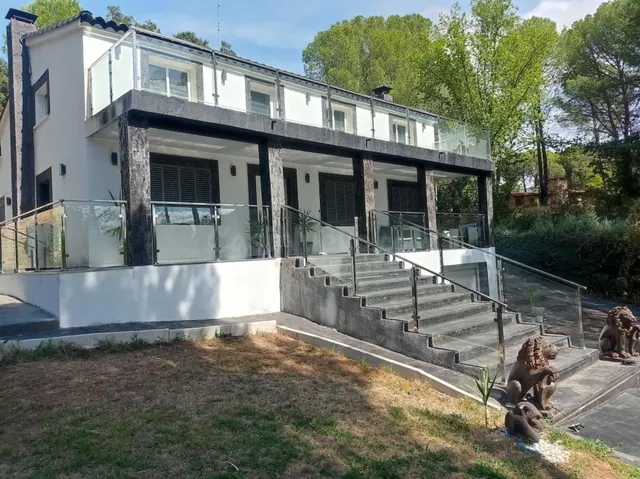 Chalet en San Ramón con 12.000 m2 de terreno y amarre inclui - foto 2