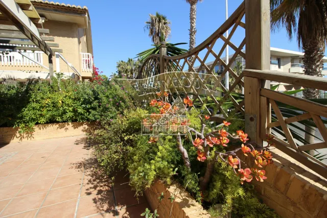 EXCLUSIVO CHALET ESQUINERO EN LA PATACONA — 13