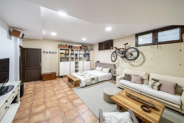 Chalet unifamiliar independiente de 320 m2 parcela de 992 con piscina y certificación A — 43