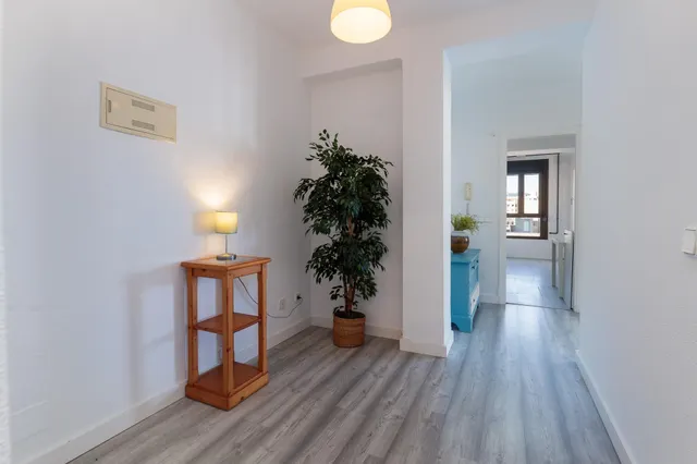 Oportunidad única junto a la plaza París! 7º piso con terraza, mucha luz y vistas despejadas. Posibilidad de aparcamiento. — 9