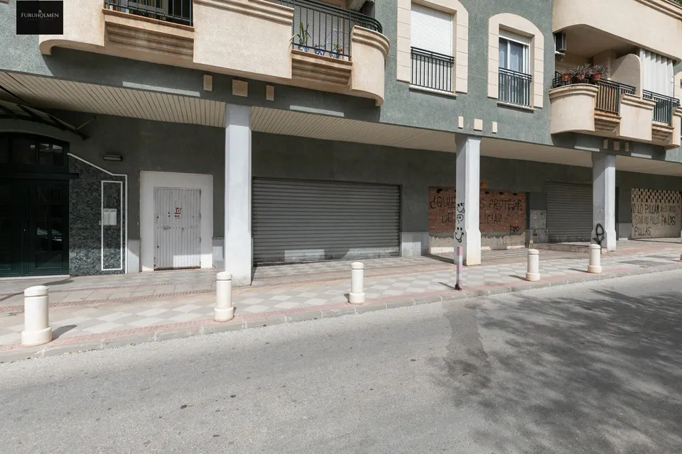 Oportunidad en Atarfe, local de origen de 222m2