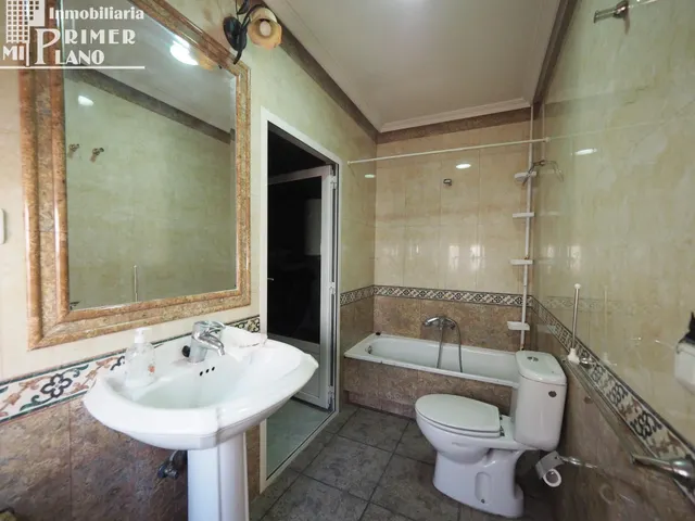 Amplia Casa en Tomelloso a Reformar por €120,000 — 10