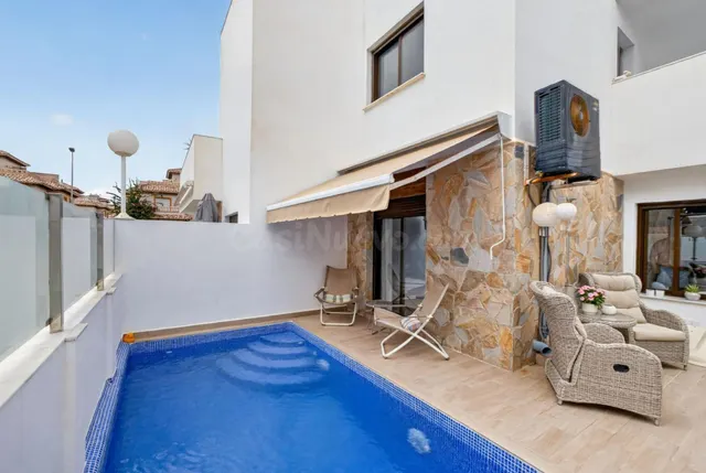 CASA ADOSADA CON PISCINA CLIMATIZADA PRIVADA Y SOLARIUM EN L - foto 2