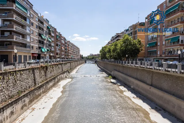 Local comercial en venta en calle agustina de aragón — 29