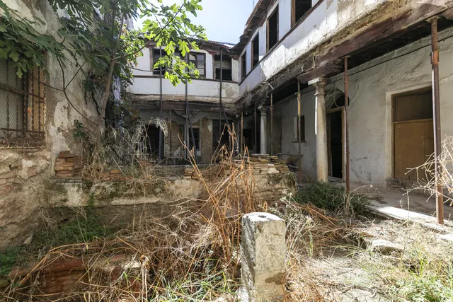Edificio histórico junto a Plaza Larga, en el corazón del Albaicín (Granada) — 14