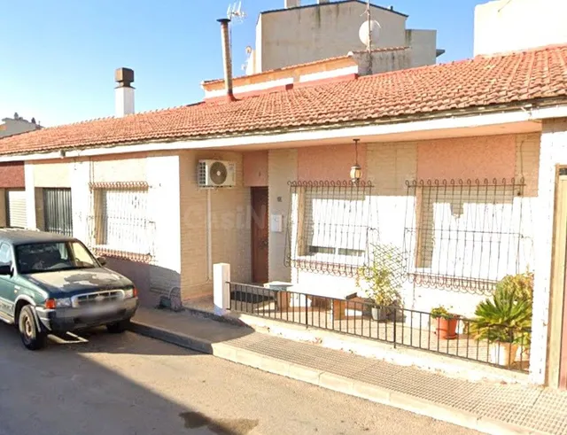 Vende casa alquilada en zona centro de Sucina. para inversores. — 2