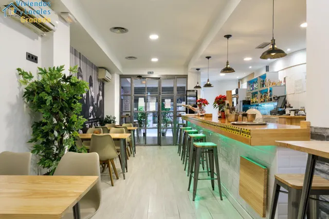 ESTUPENDO LOCAL EN EL CENTRO DE LA CAPITAL — 8
