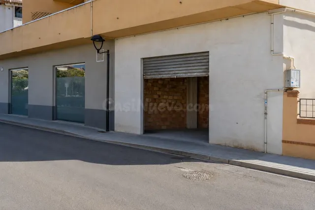 LOCAL DIÁFANO FRENTE AL INSTITUTO Y AL PABELLÓN MUNICIPAL DE - foto 3