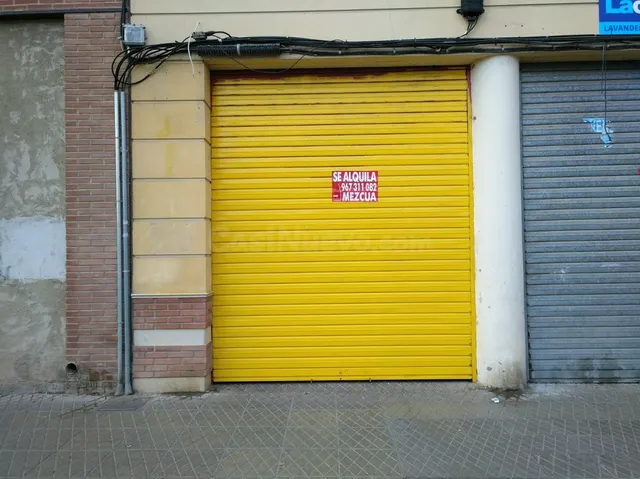 LOCAL COMERCIAL EN CALLE CORREDERA