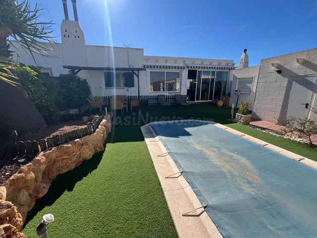 CHALET CON JARDIN Y PISCINA EN EL TOYO, ALMERIA - foto 3