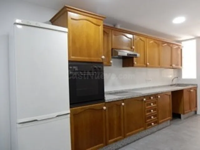 Piso de 4 habitaciones, 2 baños, salón, cocina y terraza. - foto 3