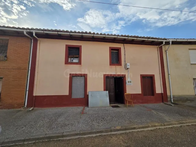 SE VENDE CASA DE PUEBLO EN VILLABRAZ (LEÓN), NECESITA REFORM