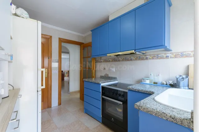Amplio y luminoso piso de 2 habitaciones y 2 baños en Gandia - foto 4
