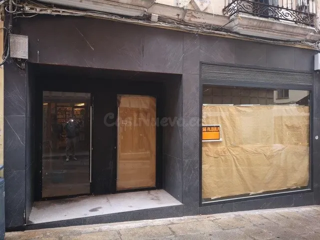 Se alquila local céntrico habilitado para hostelería en la c