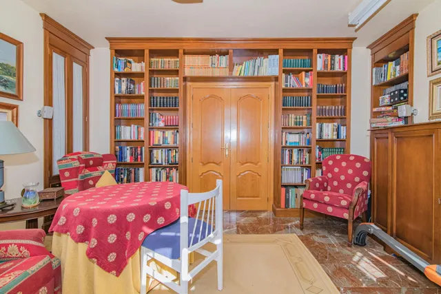 ¡Oportunidad Única! Se Vende Magnífica Casa en Esquina con Amplia Parcela — 29