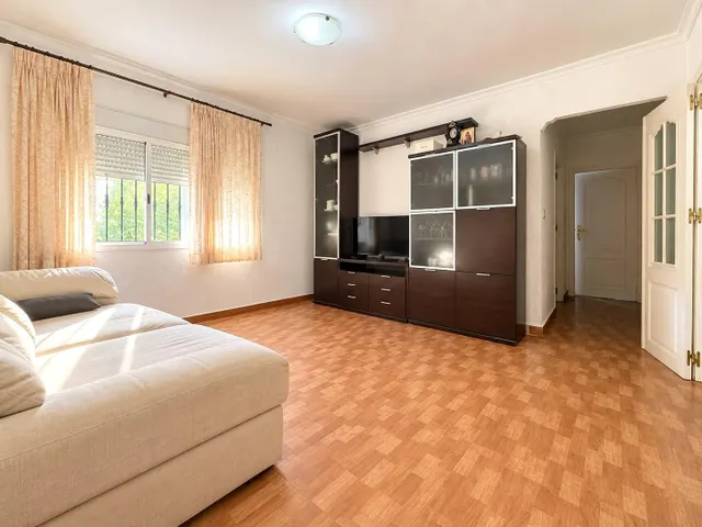 ¡BAJO DE 3 DORMITORIOS CON GRAN PATIO JUNTO A EL CORTE INGLÉ