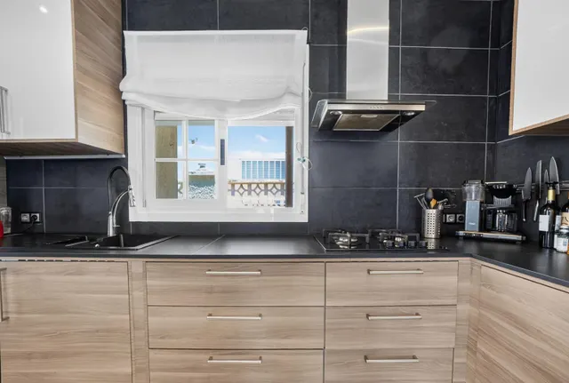 Villa con Encanto Español y Piscina Privada en Mil Palmeras — 16