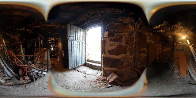 CASA de piedra, con patio cerrado. A 1 km. AYTO. ESGOS — 34