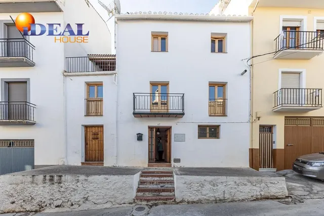 GR3929 - Alhama de Granada - Casa de pueblo reformada con patio delantero y azotea — 2