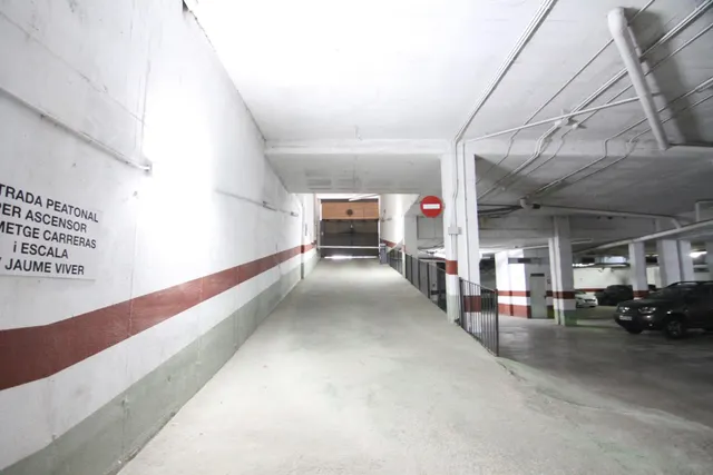 Se vende plaza de aparcamiento para coche mediano zona Bon Preu — 6