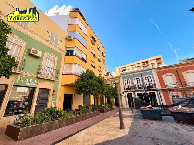 VIVIENDA DE 3 DORMITORIOS EN EL CENTRO DE ALMERIA - foto 2