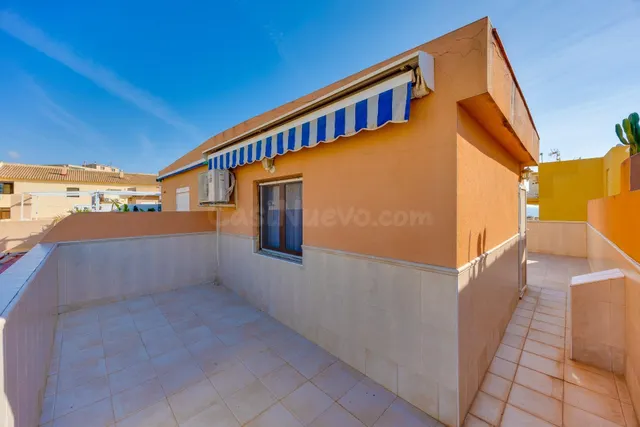 Ático duplex con solárium, vistas al mar y a 280 metros de la playa de La Mata — 2